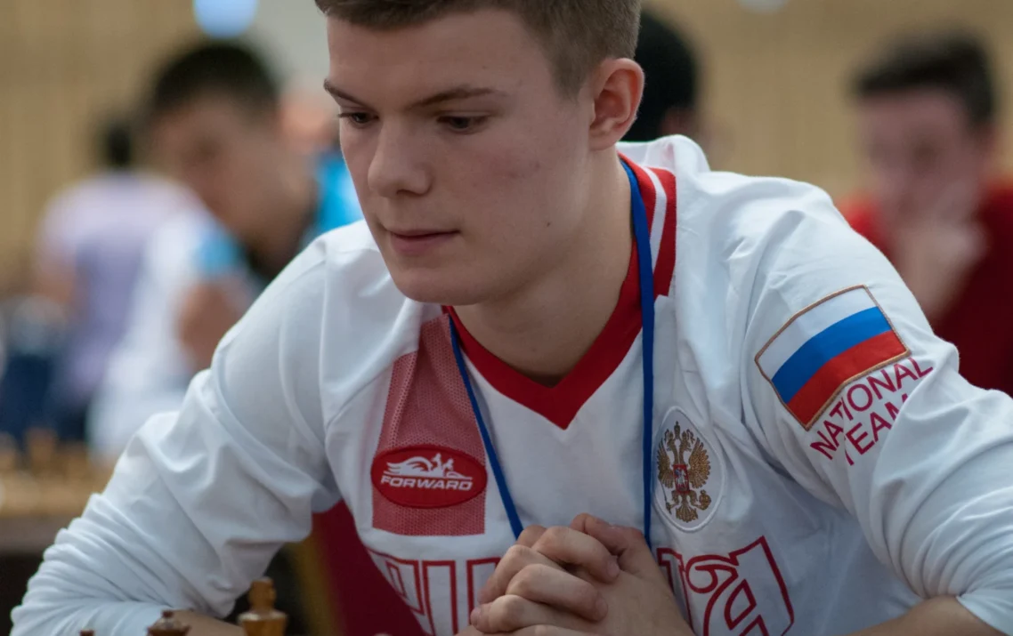 Pavel Eljanov Outplays Kirill Alekseenko in Bundesliga Queen’s Indian Clash